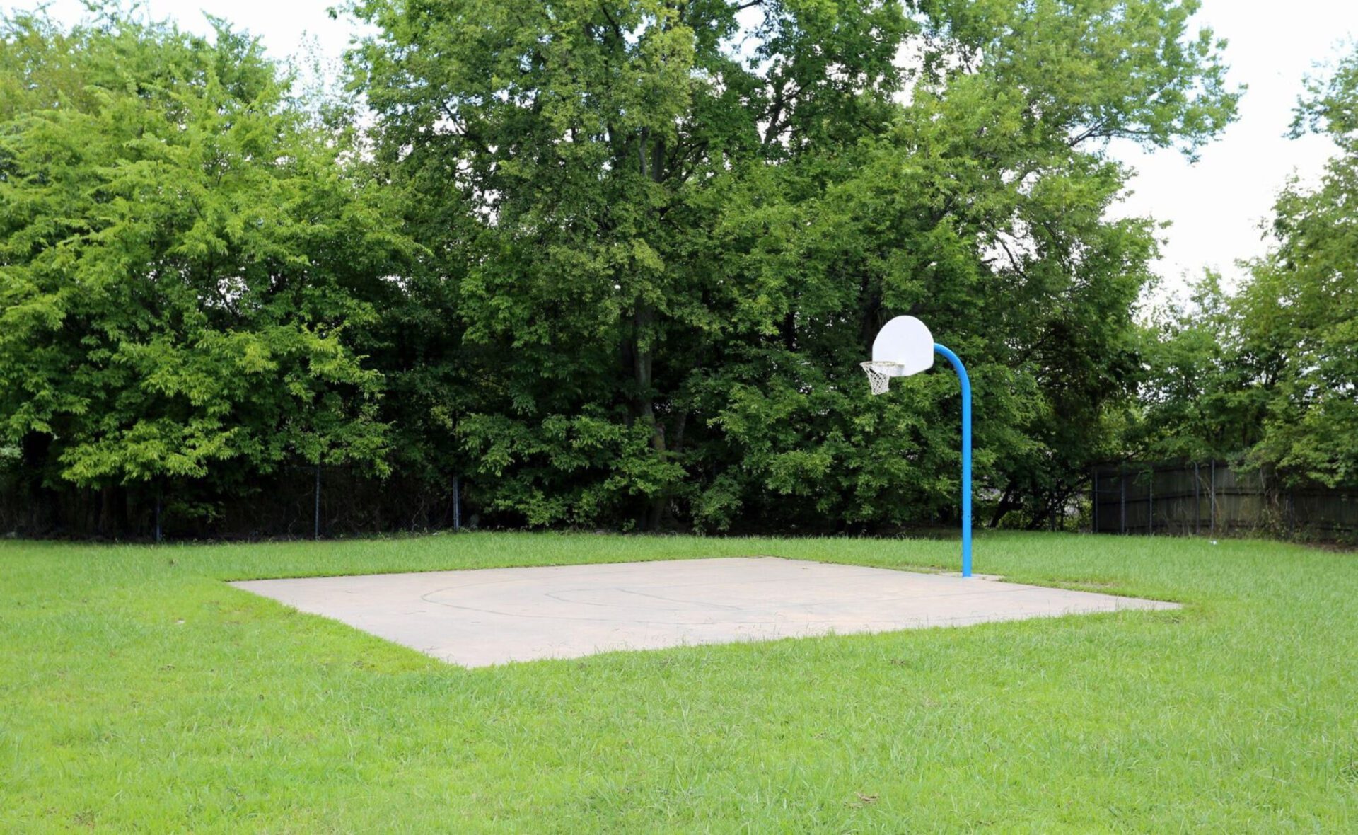 Grand Hampton - Basketball Court